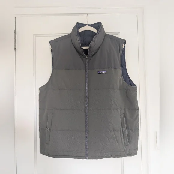 Men's Patagonia Reversible Navy Quilted Puffer Vest - Picture 2 of 6